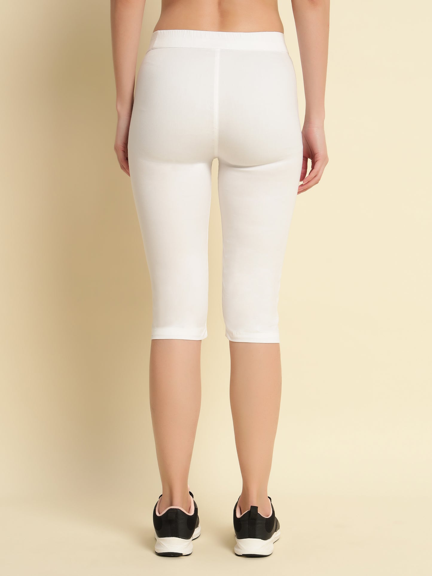 WHITE COTTON LYCRA CAPRI